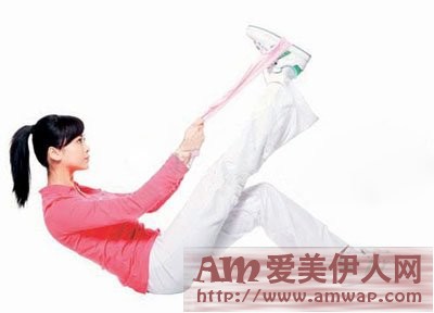 6步围巾操练出细臂美腿