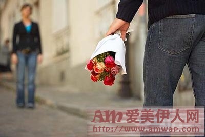 幸福遭嫉妒 情敌寄来避孕套示威