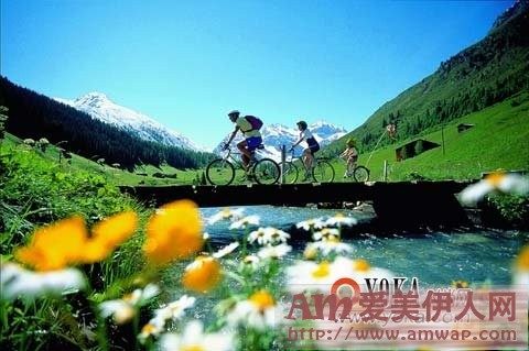 阿尔卑斯山区空气清冽，秋高气爽，非常适合徒步和自行车旅行。