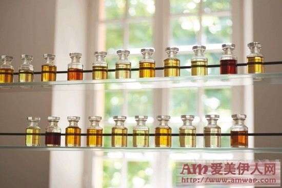 Dior迪奥与路易威登(Louis Vuitton)于法国香水之都格拉斯,推出全新创意香氛实验室——