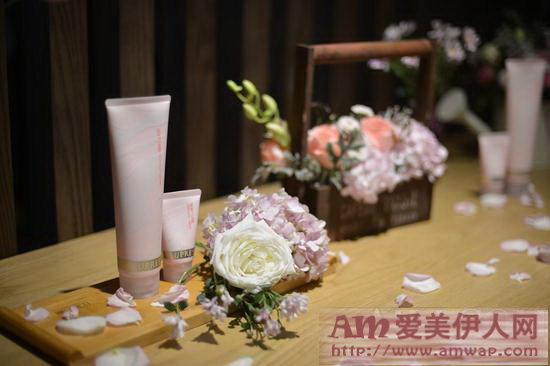 AUPRES欧珀莱“花香依偎 恋上柔软”新品分享会