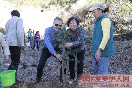 美丽,岂能肤浅? 娇韵诗保湿小蓝瓶 成就天然蓄水力