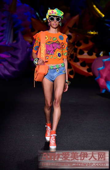 洛杉矶的哥特时髦群体MOSCHINO2017春夏/早春